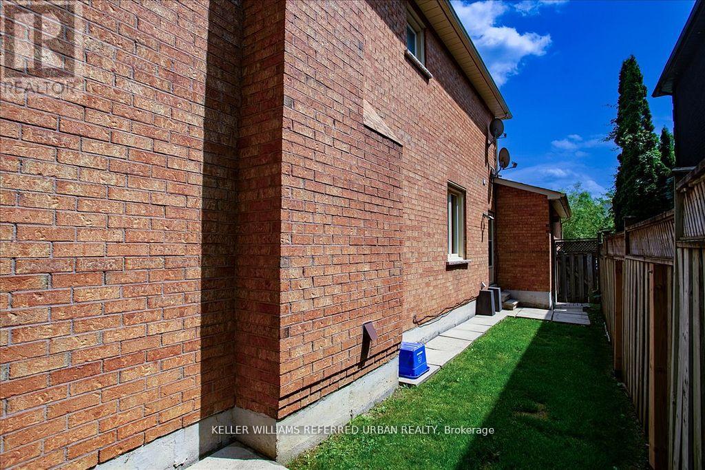 32 Nelson Circle, Newmarket, Ontario  L3X 1R1 - Photo 41 - N12452085