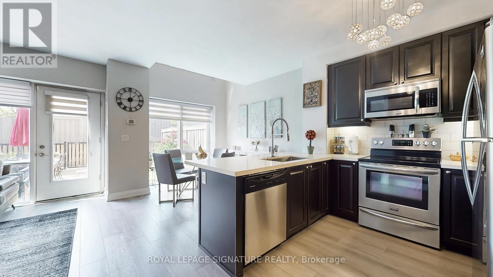 105 - 12 Woodstream Boulevard, Vaughan, Ontario  L4L 8C3 - Photo 6 - N12452090