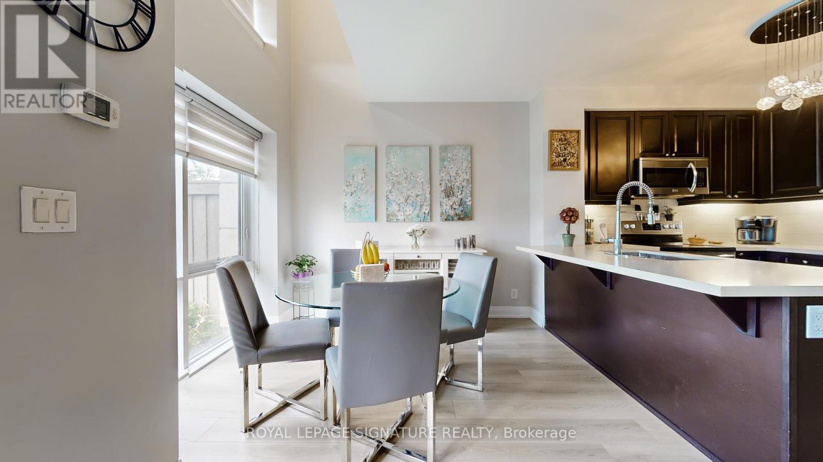 105 - 12 Woodstream Boulevard, Vaughan, Ontario  L4L 8C3 - Photo 7 - N12452090
