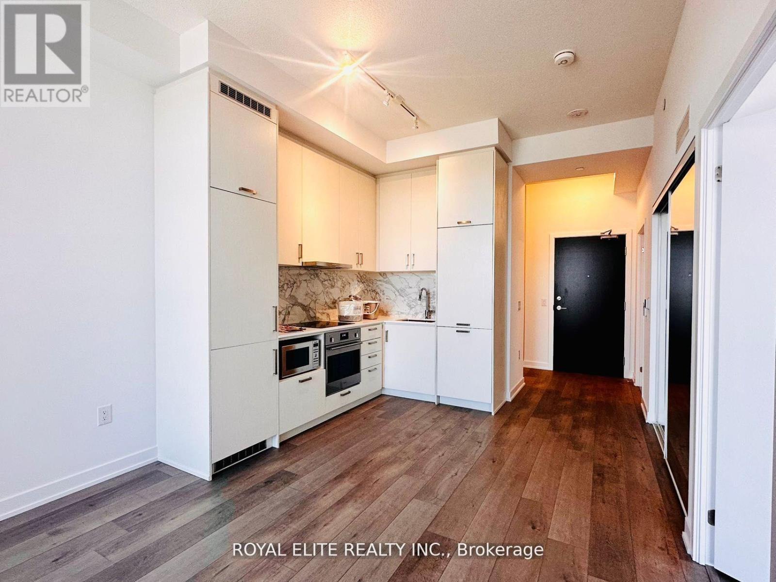 512 - 60 Honeycrisp Crescent, Vaughan, Ontario  L4K 0N5 - Photo 4 - N12452107