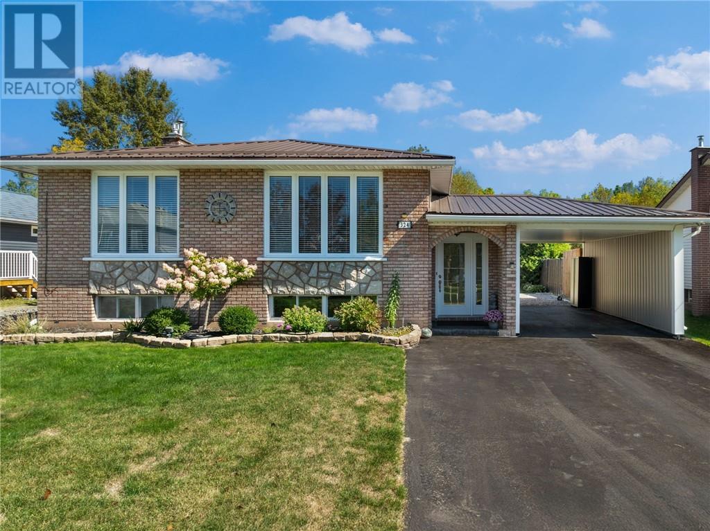 324 Albert, Azilda, Ontario  P0M 1B0 - Photo 2 - 2125085