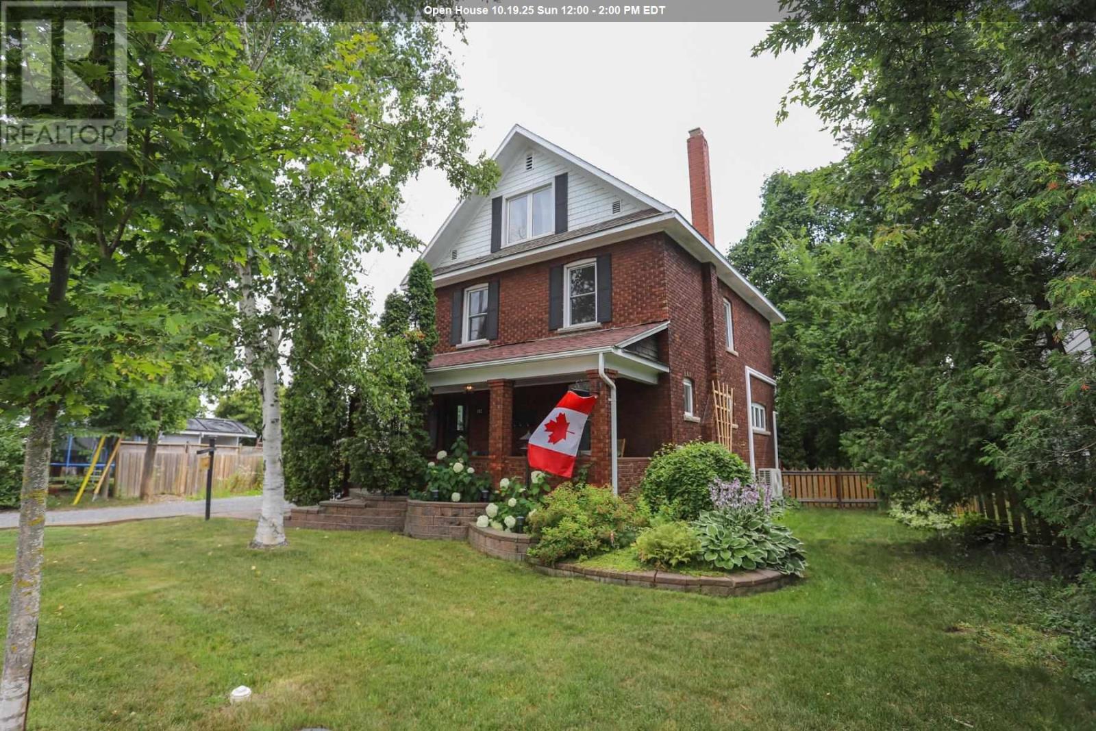 192 Simpson St, Sault Ste. Marie, Ontario  P6A 3V6 - Photo 1 - SM252906