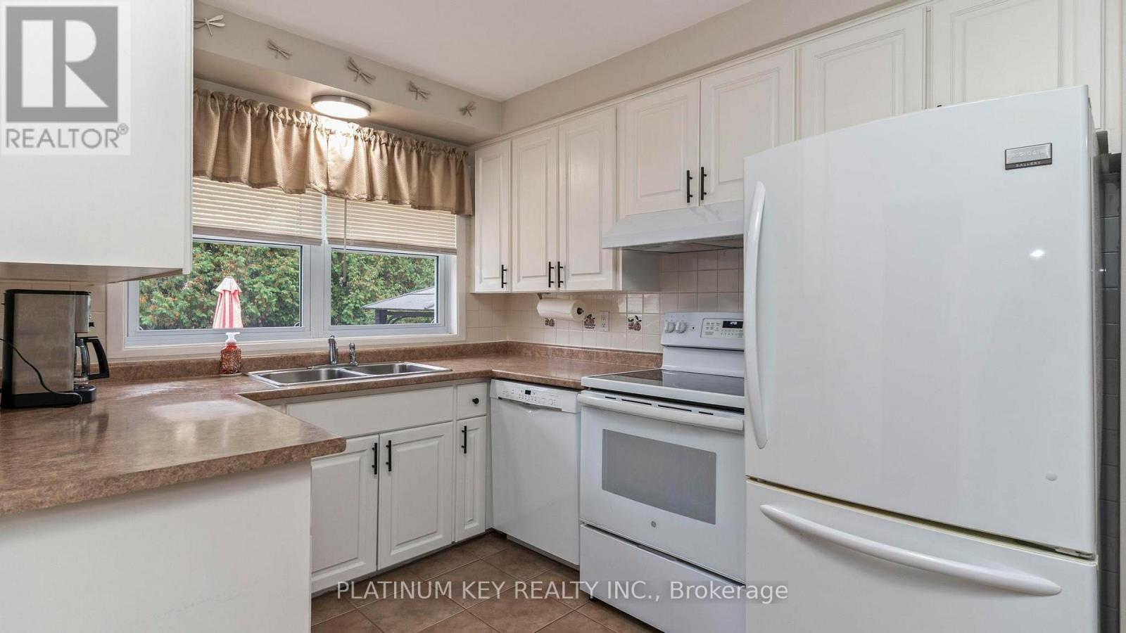 1935 Royal Crescent, London East, Ontario  N5V 1N6 - Photo 13 - X12452199