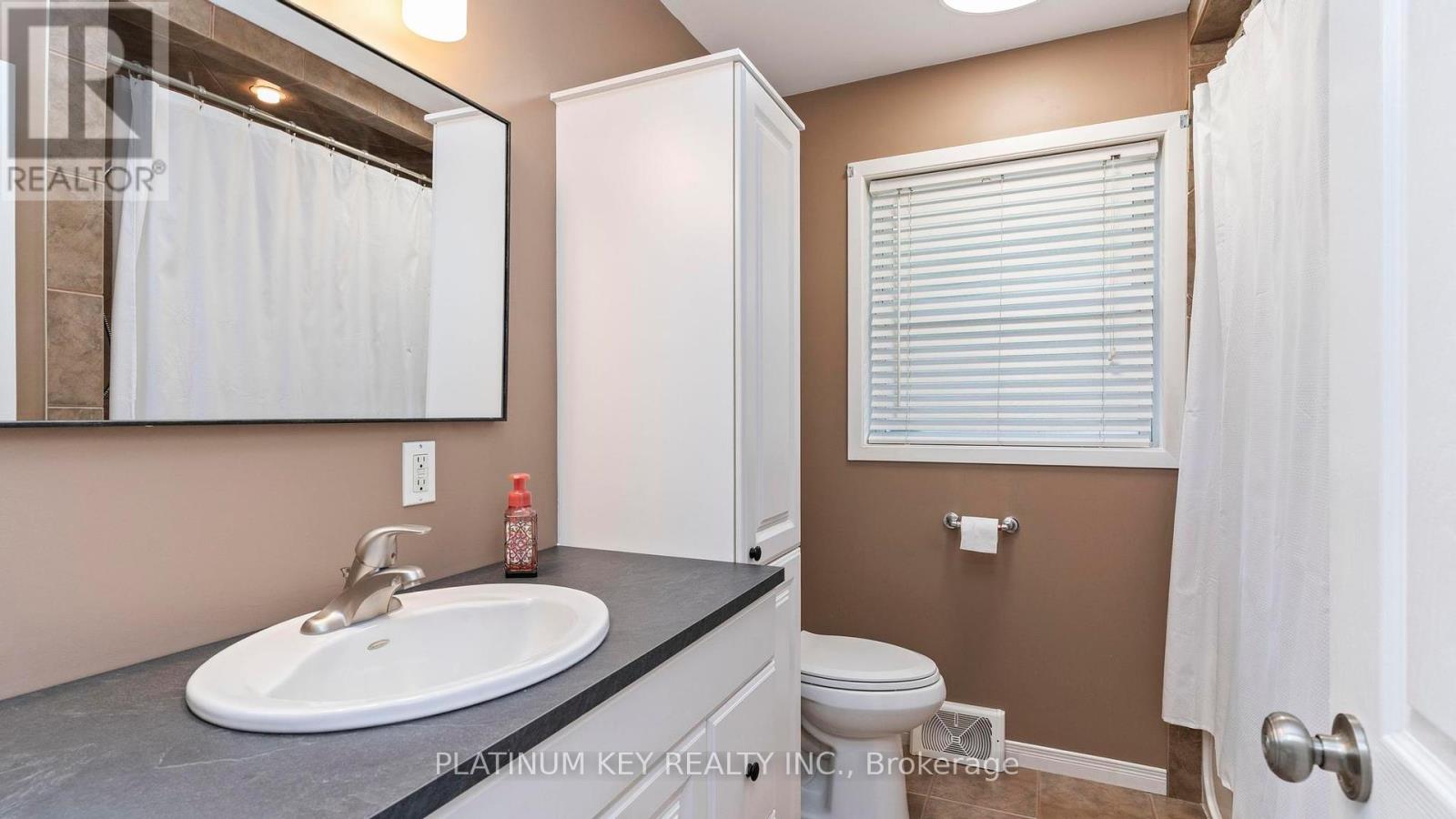1935 Royal Crescent, London East, Ontario  N5V 1N6 - Photo 21 - X12452199