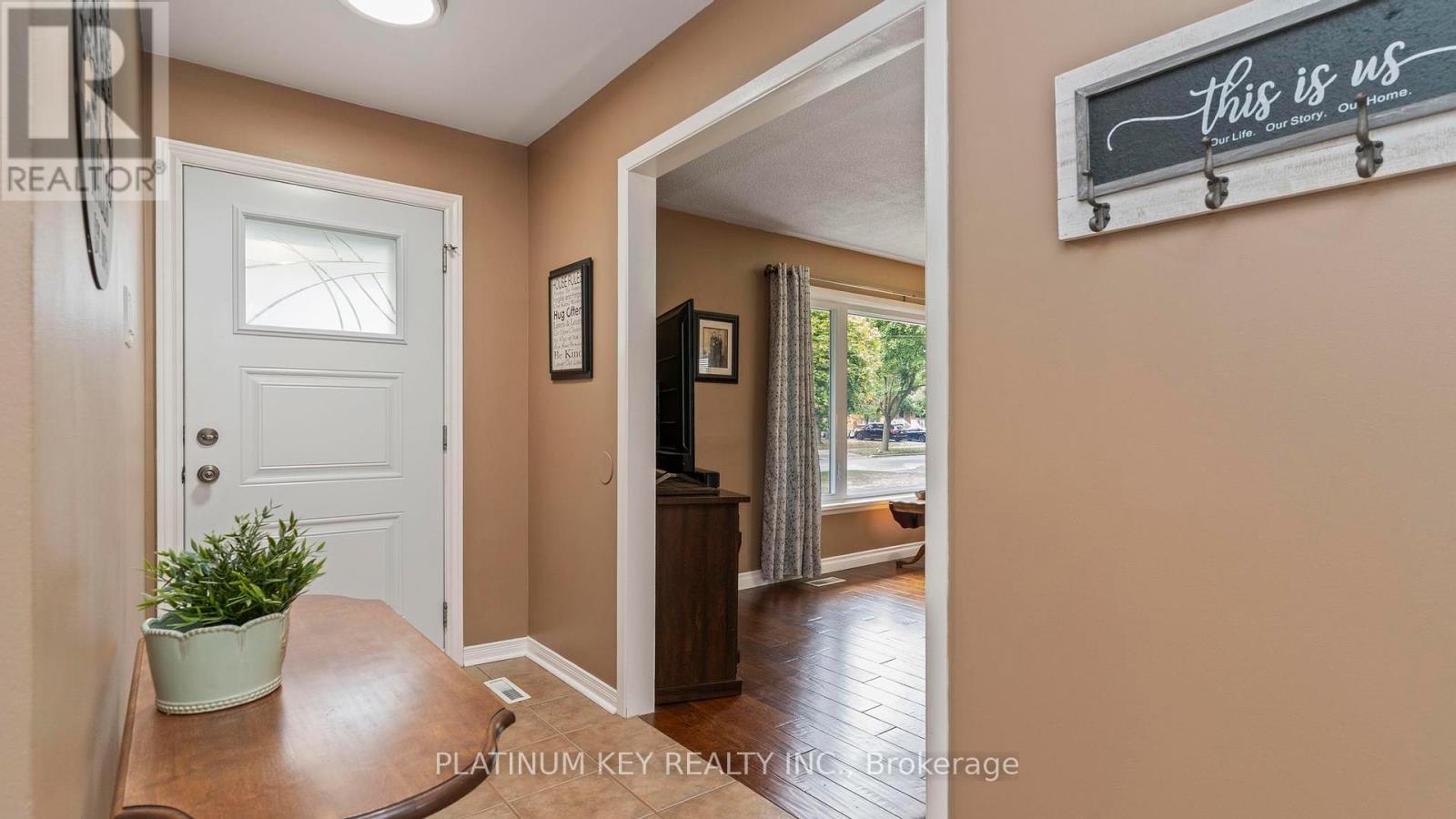 1935 Royal Crescent, London East, Ontario  N5V 1N6 - Photo 5 - X12452199