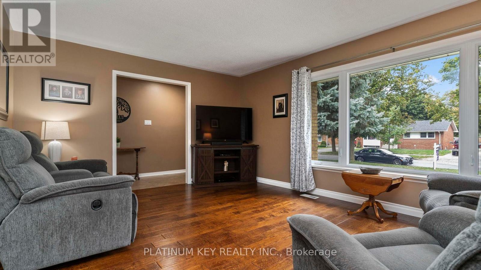 1935 Royal Crescent, London East, Ontario  N5V 1N6 - Photo 6 - X12452199