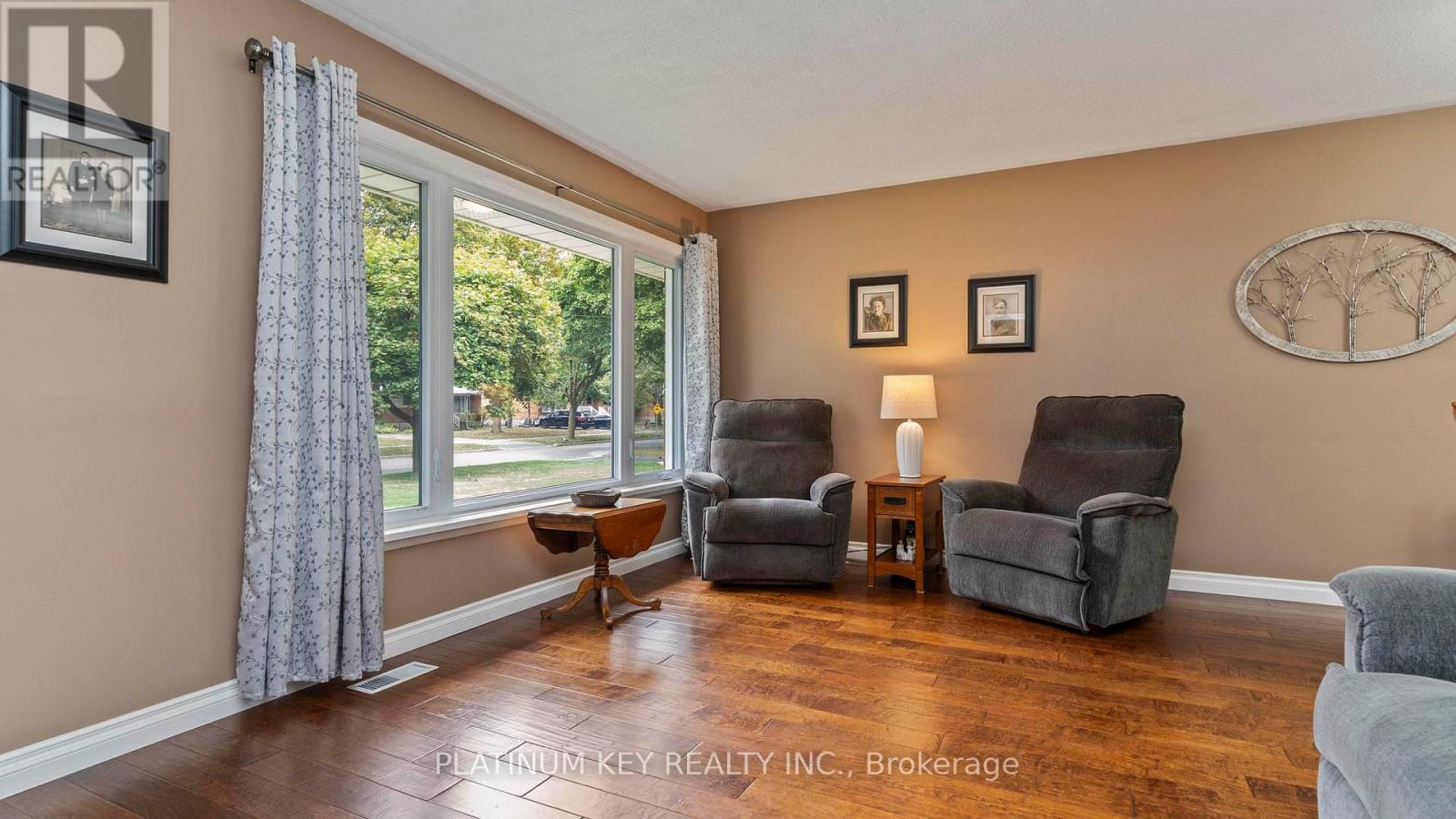 1935 Royal Crescent, London East, Ontario  N5V 1N6 - Photo 7 - X12452199