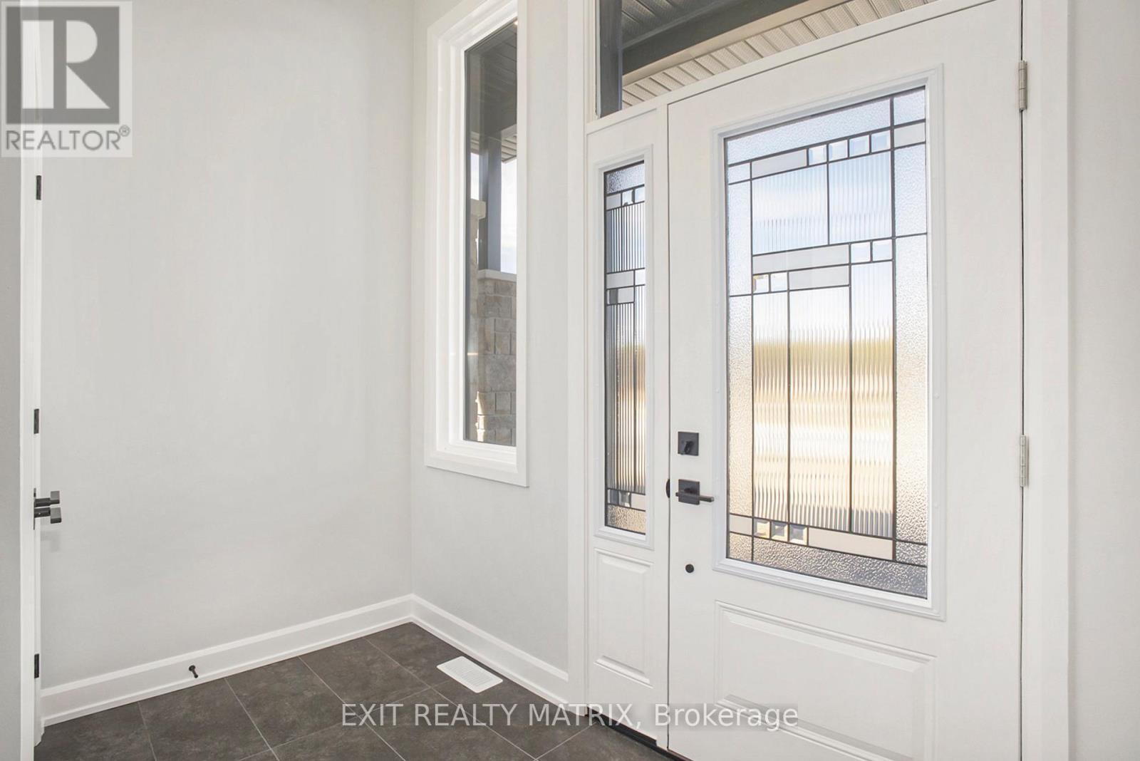 A - 560 Regina Street, Russell, Ontario  K0A 1W0 - Photo 2 - X12452169