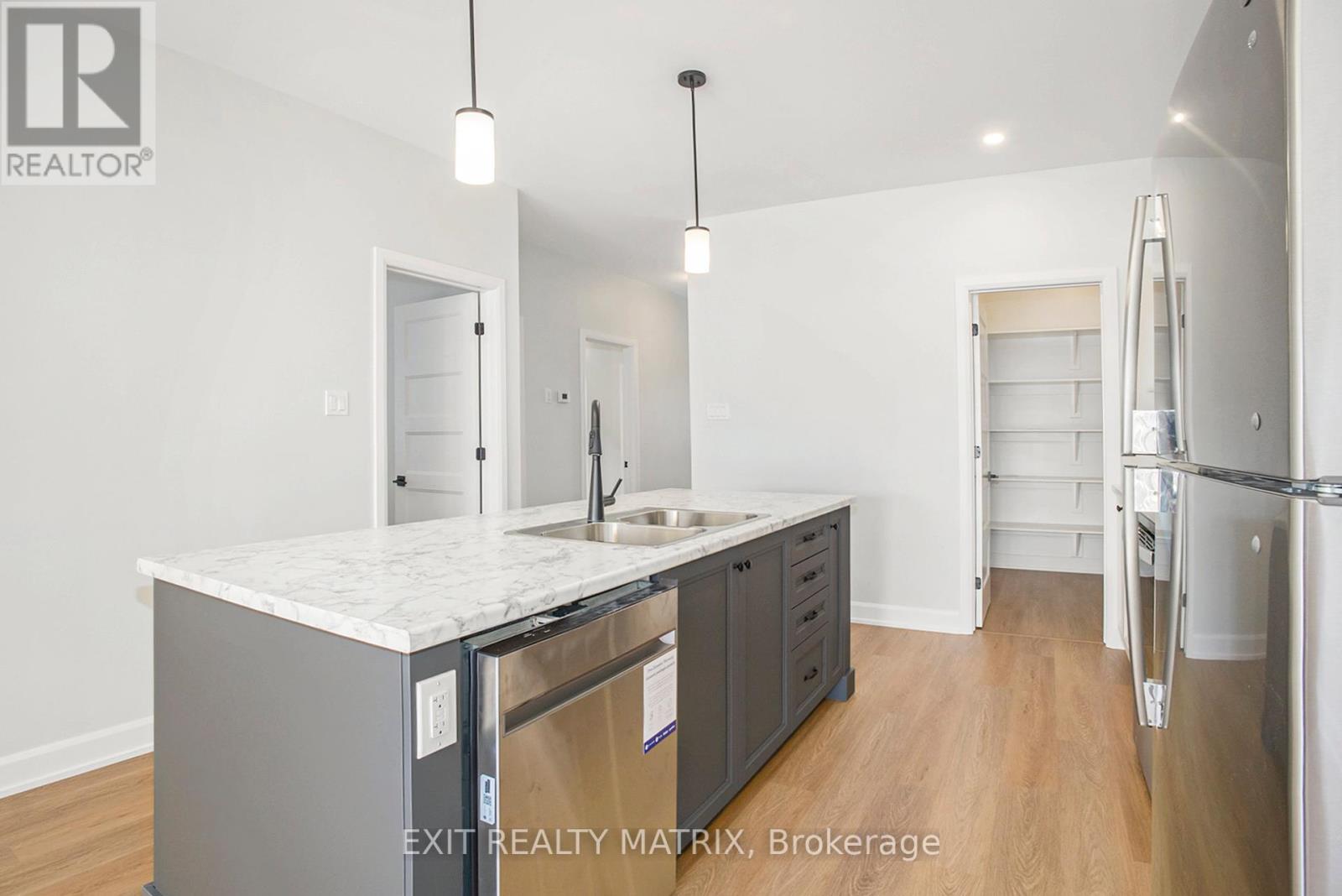 A - 560 Regina Street, Russell, Ontario  K0A 1W0 - Photo 5 - X12452169