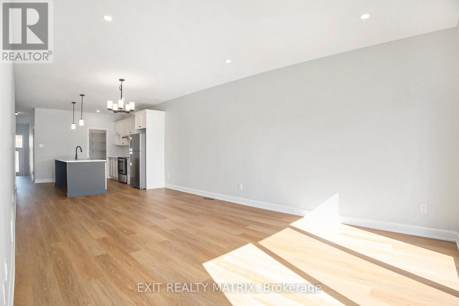 A - 560 Regina Street, Russell, Ontario  K0A 1W0 - Photo 6 - X12452169
