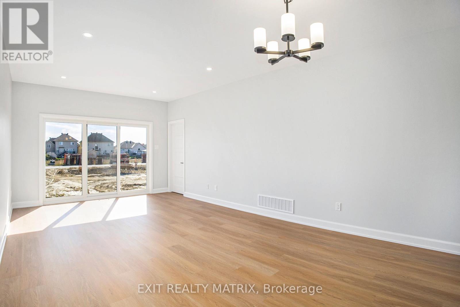 A - 560 Regina Street, Russell, Ontario  K0A 1W0 - Photo 7 - X12452169