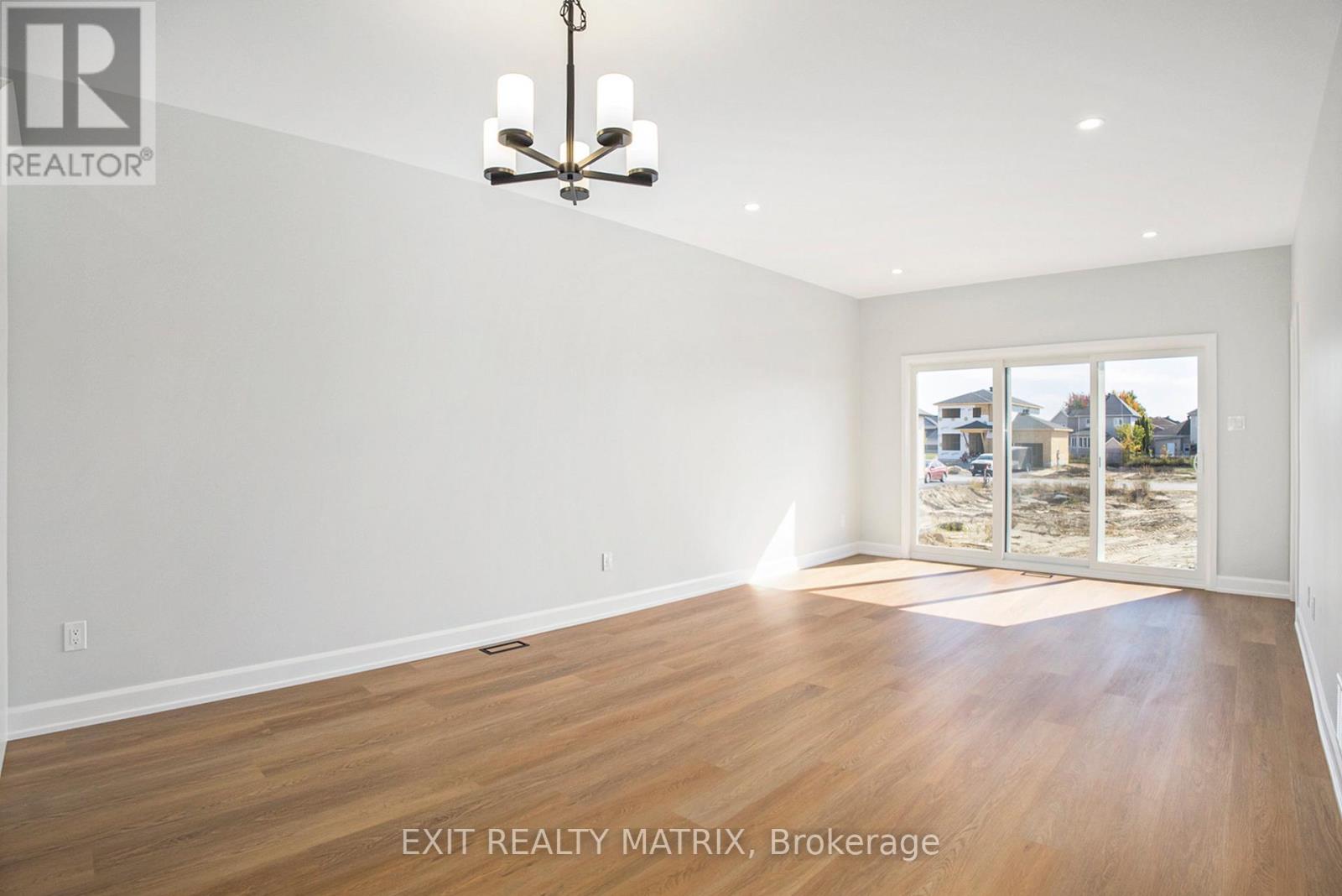 A - 560 Regina Street, Russell, Ontario  K0A 1W0 - Photo 8 - X12452169