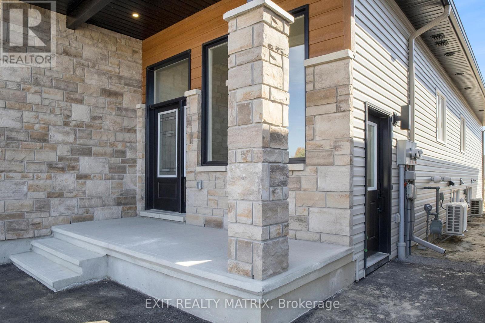 B - 560 Regina Street, Russell, Ontario  K0A 1W0 - Photo 2 - X12452177