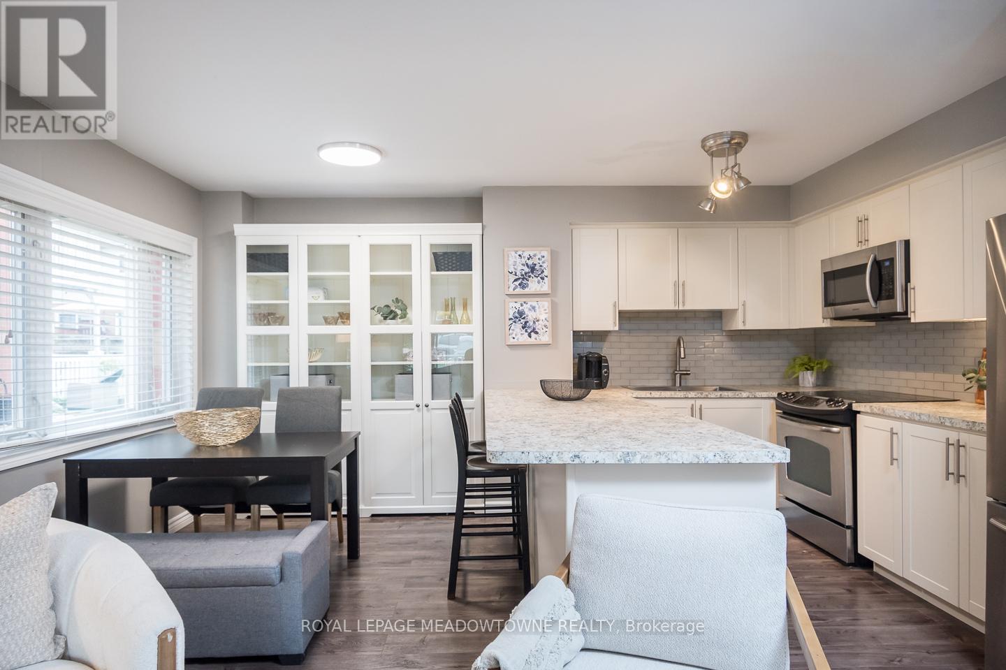 302 - 1701 Lampman Avenue, Burlington, Ontario  L7L 6R7 - Photo 10 - W12452036