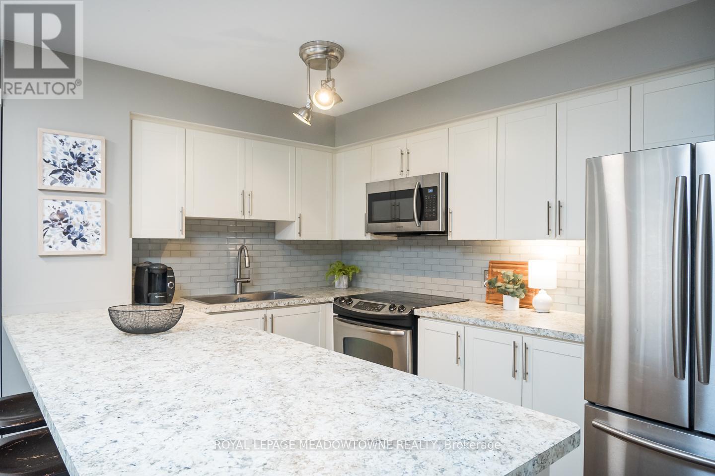 302 - 1701 Lampman Avenue, Burlington, Ontario  L7L 6R7 - Photo 13 - W12452036
