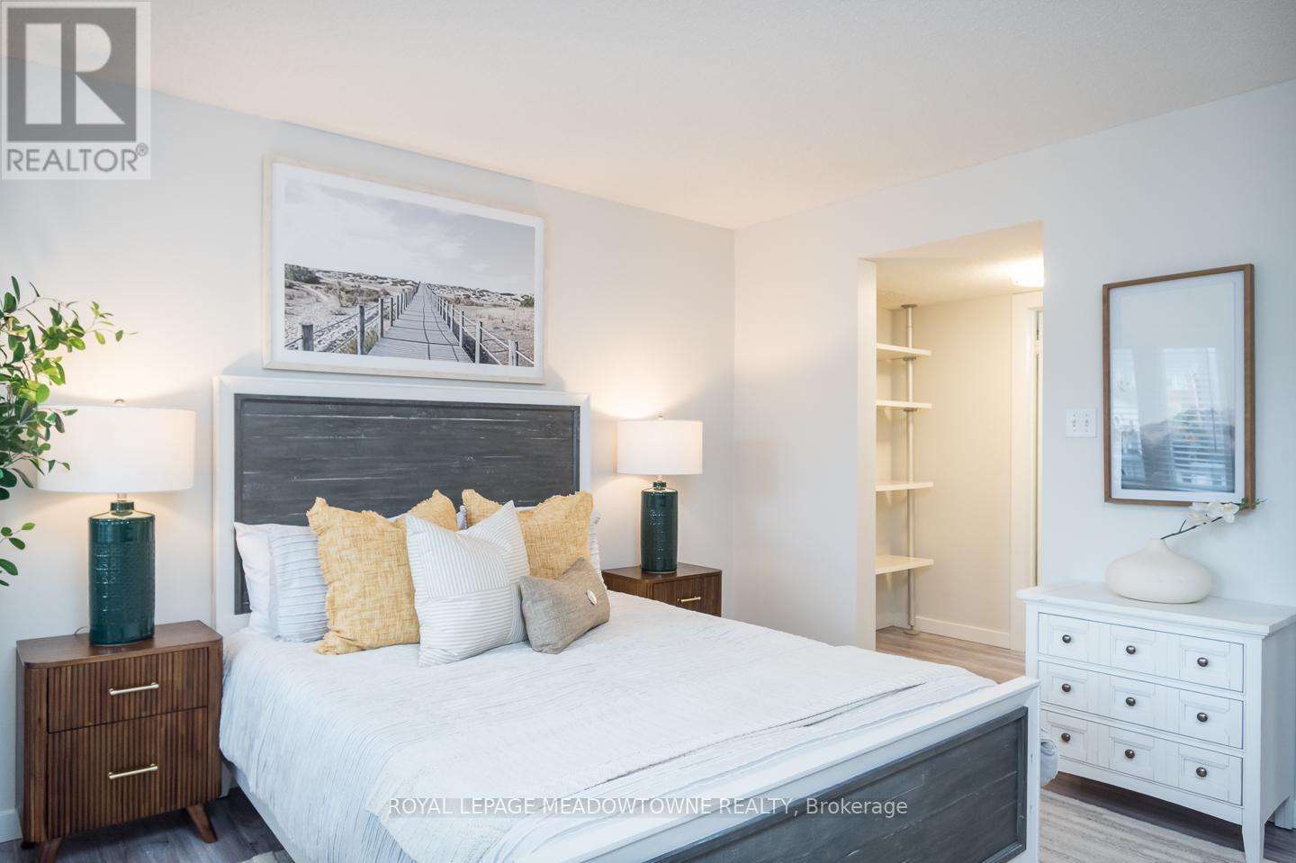 302 - 1701 Lampman Avenue, Burlington, Ontario  L7L 6R7 - Photo 17 - W12452036