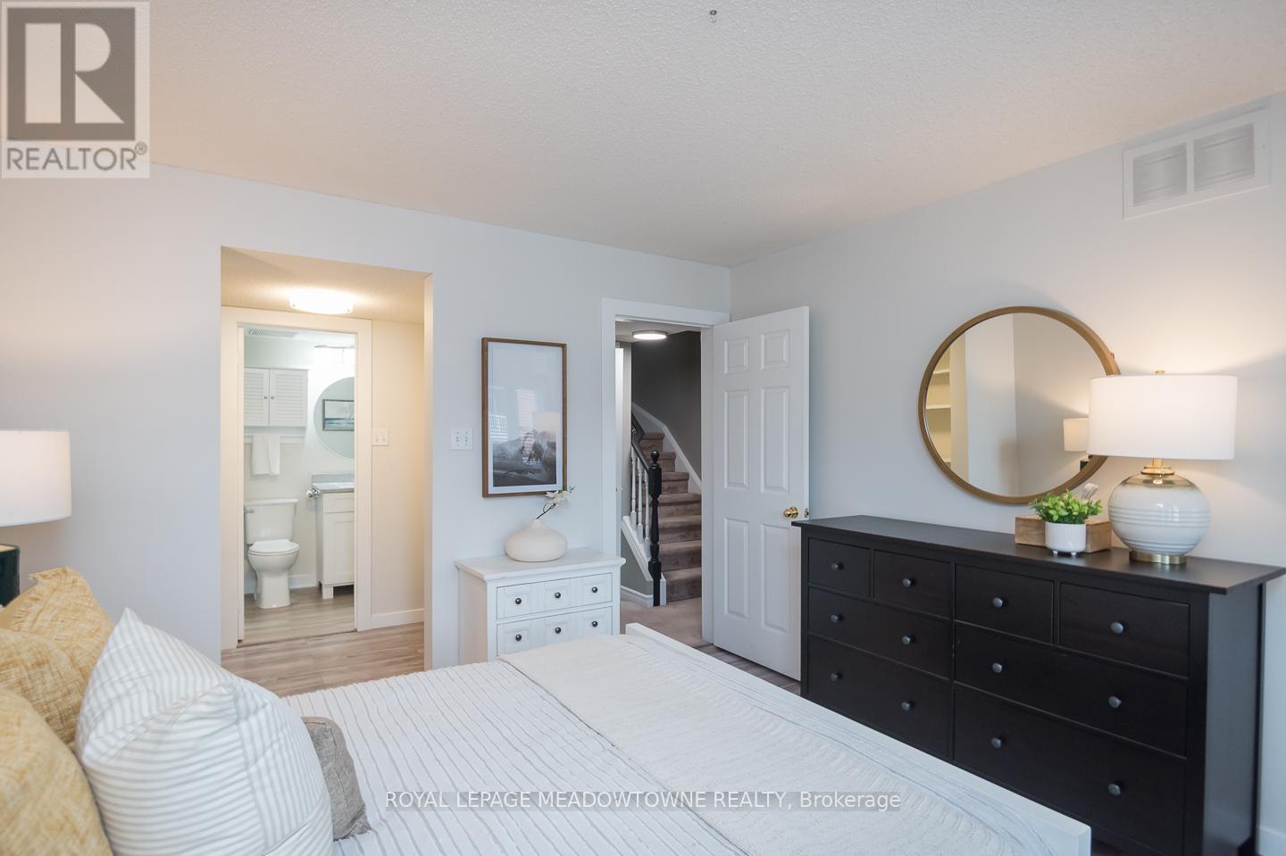 302 - 1701 Lampman Avenue, Burlington, Ontario  L7L 6R7 - Photo 21 - W12452036