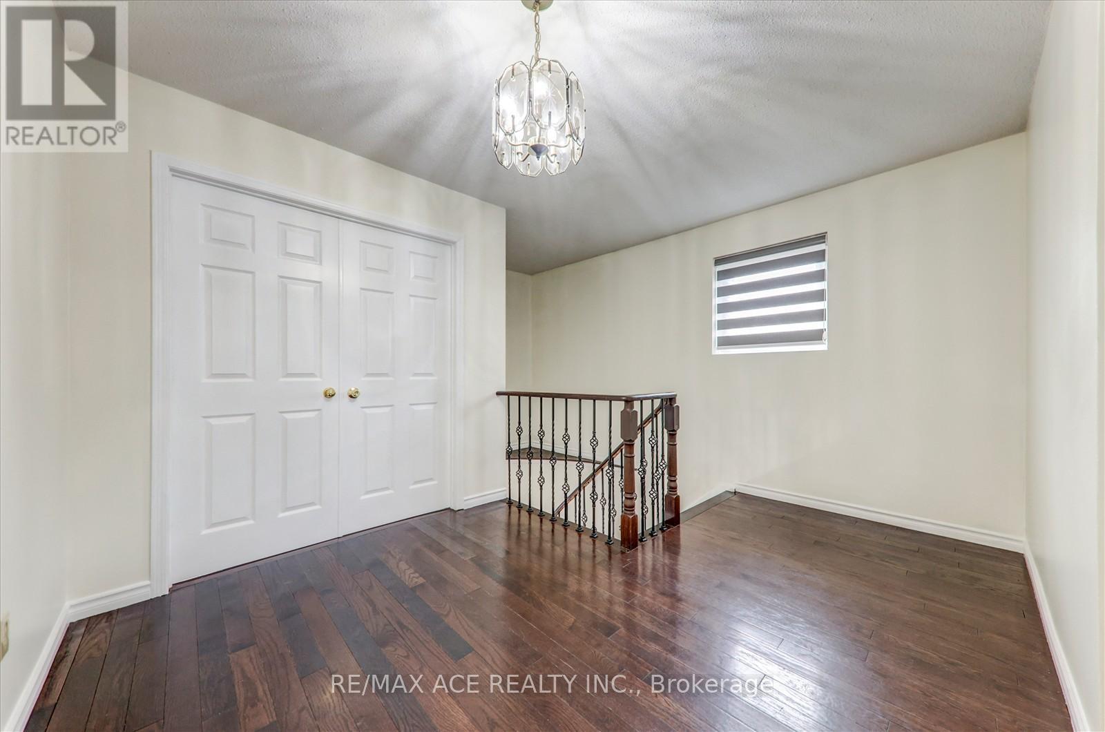 475 Wallenberg Crescent, Mississauga, Ontario  L5B 3M2 - Photo 17 - W12452084