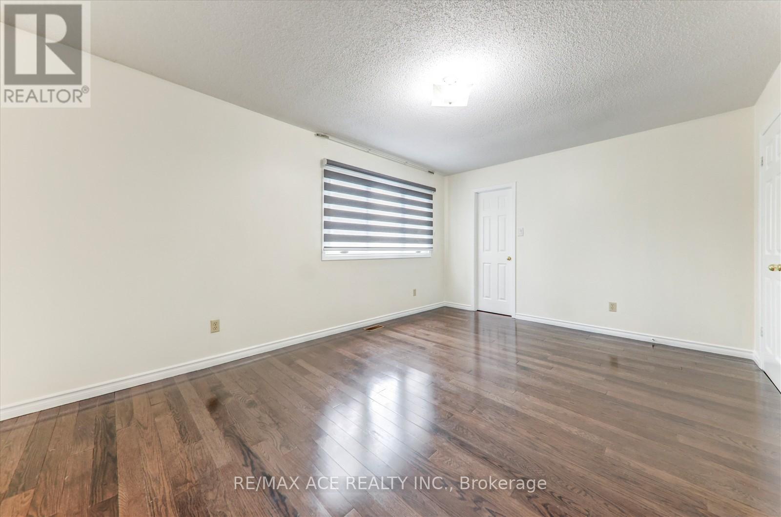 475 Wallenberg Crescent, Mississauga, Ontario  L5B 3M2 - Photo 19 - W12452084