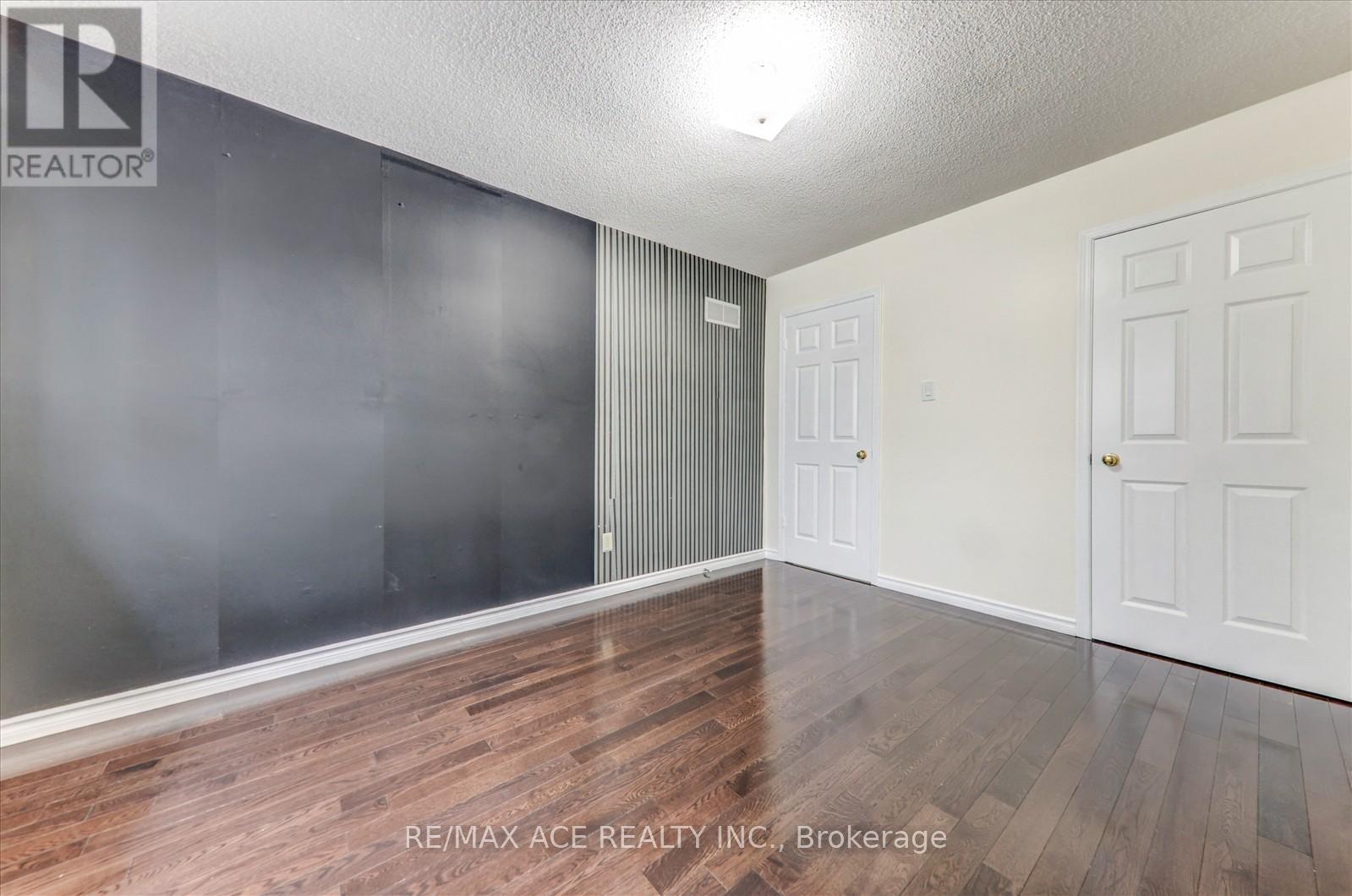 475 Wallenberg Crescent, Mississauga, Ontario  L5B 3M2 - Photo 24 - W12452084
