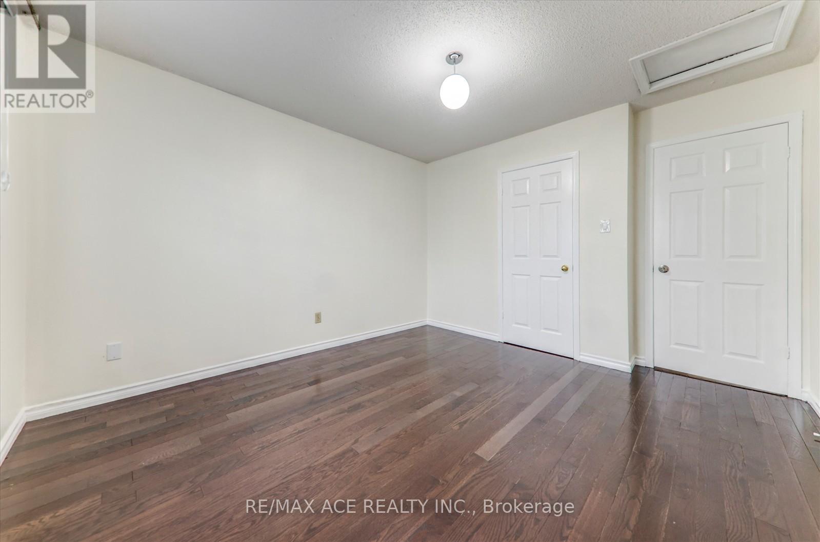 475 Wallenberg Crescent, Mississauga, Ontario  L5B 3M2 - Photo 27 - W12452084