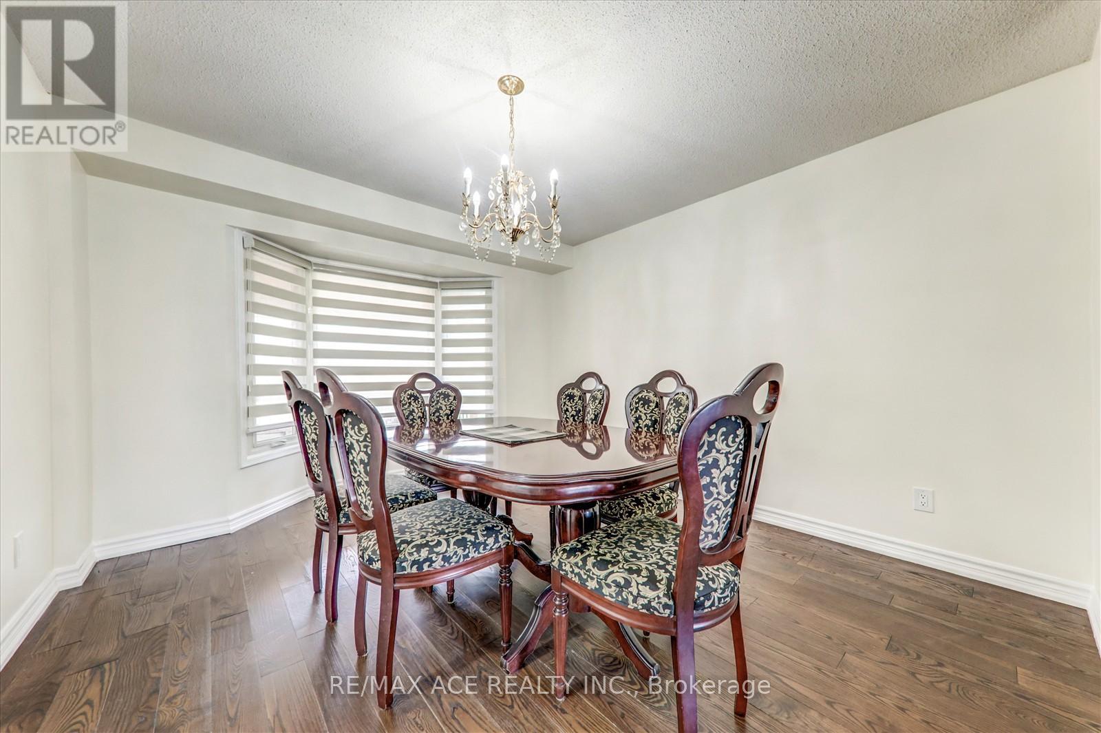 475 Wallenberg Crescent, Mississauga, Ontario  L5B 3M2 - Photo 9 - W12452084