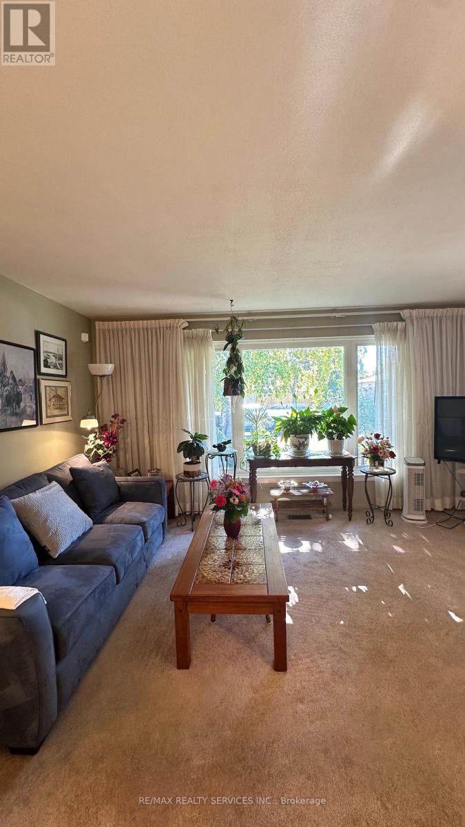 59 Belmont Drive E, Brampton, Ontario  L6T 2K5 - Photo 10 - W12452091