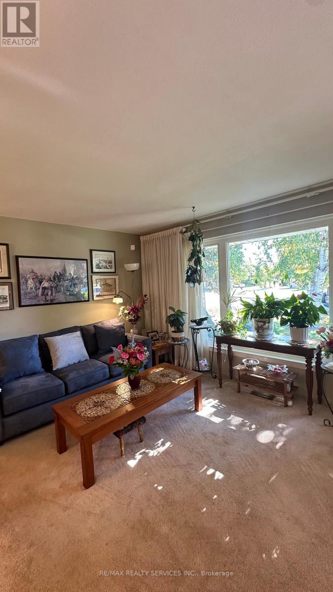 59 Belmont Drive E, Brampton, Ontario  L6T 2K5 - Photo 7 - W12452091