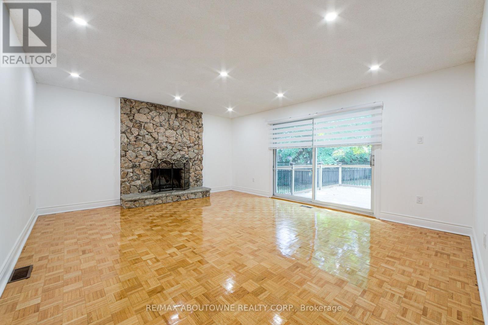 30 Birkbank Drive, Oakville, Ontario  L6J 4Y9 - Photo 13 - W12452096
