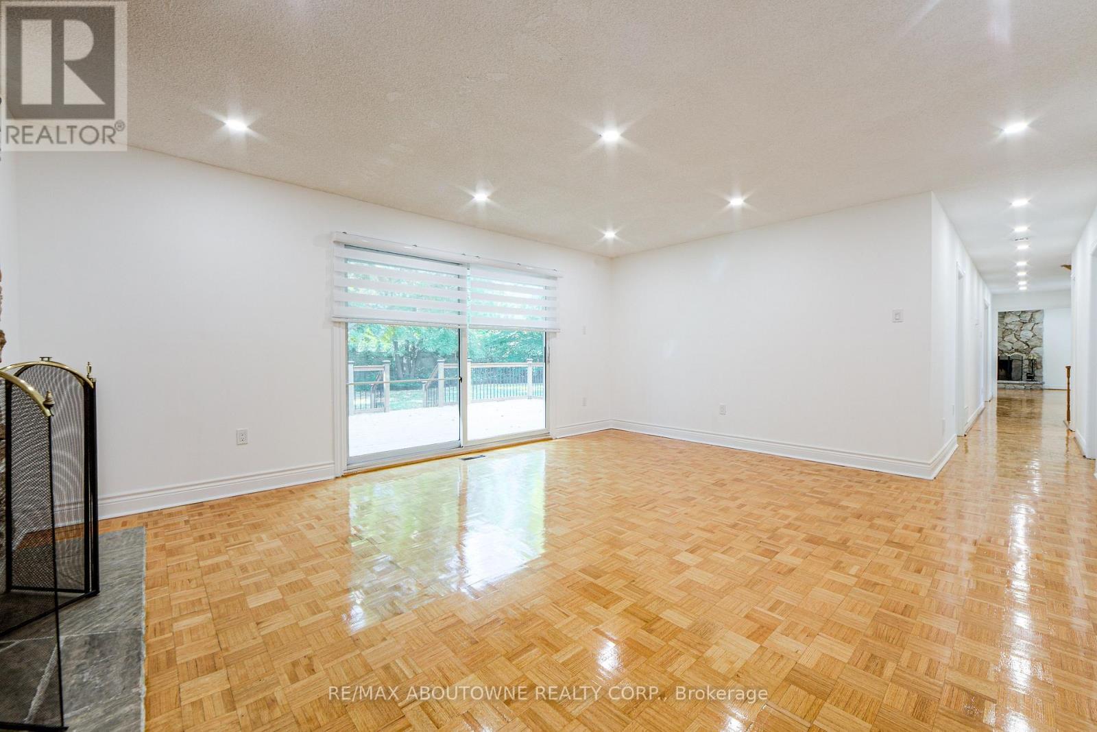 30 Birkbank Drive, Oakville, Ontario  L6J 4Y9 - Photo 14 - W12452096