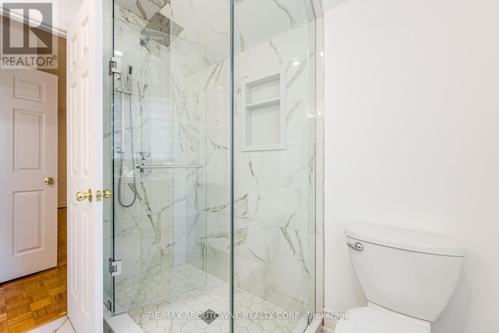 30 Birkbank Drive, Oakville, Ontario  L6J 4Y9 - Photo 19 - W12452096