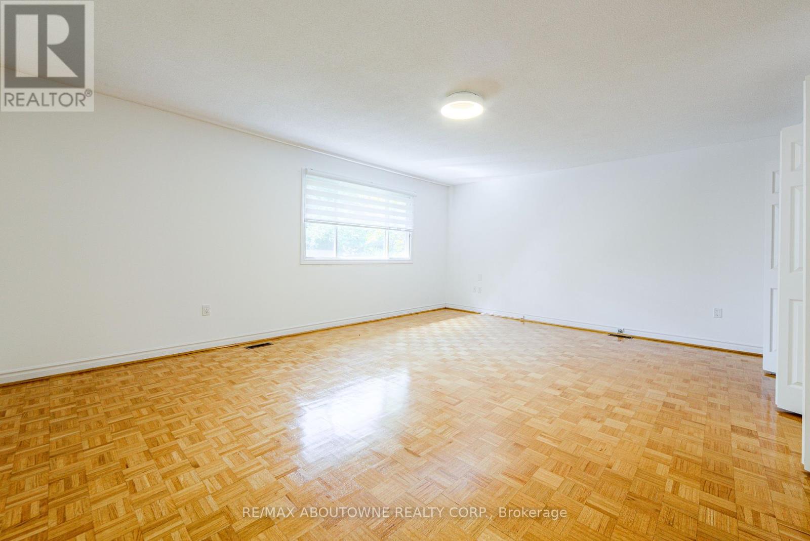 30 Birkbank Drive, Oakville, Ontario  L6J 4Y9 - Photo 20 - W12452096