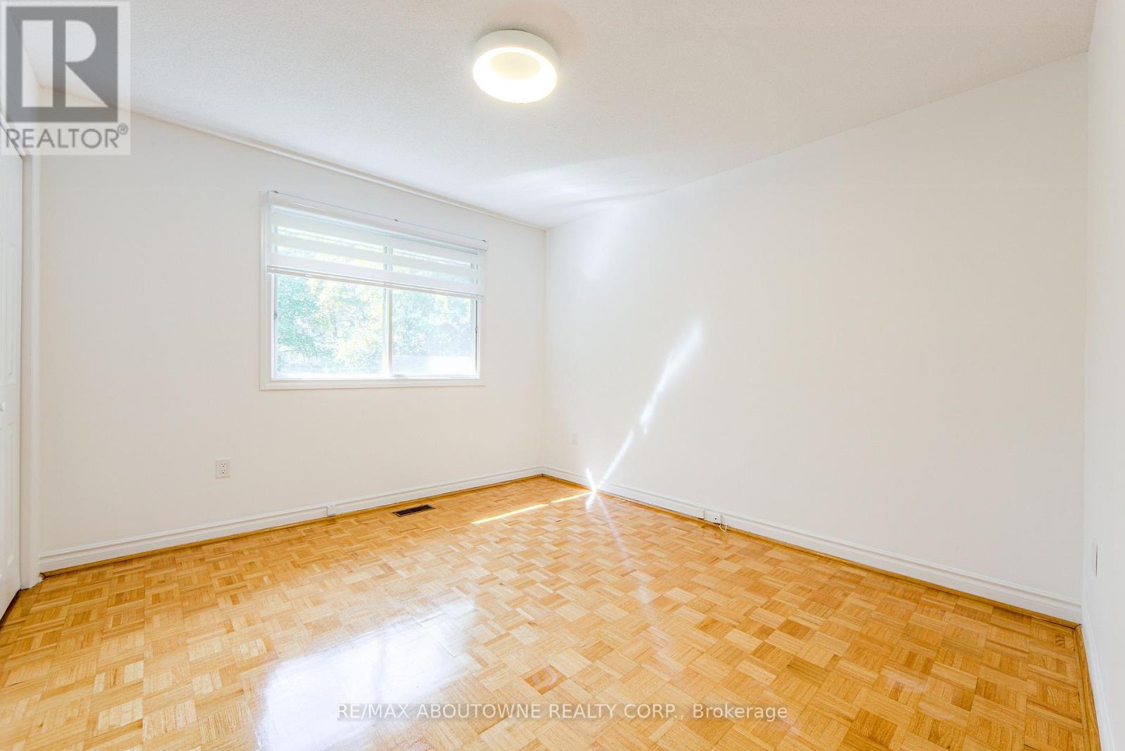 30 Birkbank Drive, Oakville, Ontario  L6J 4Y9 - Photo 23 - W12452096