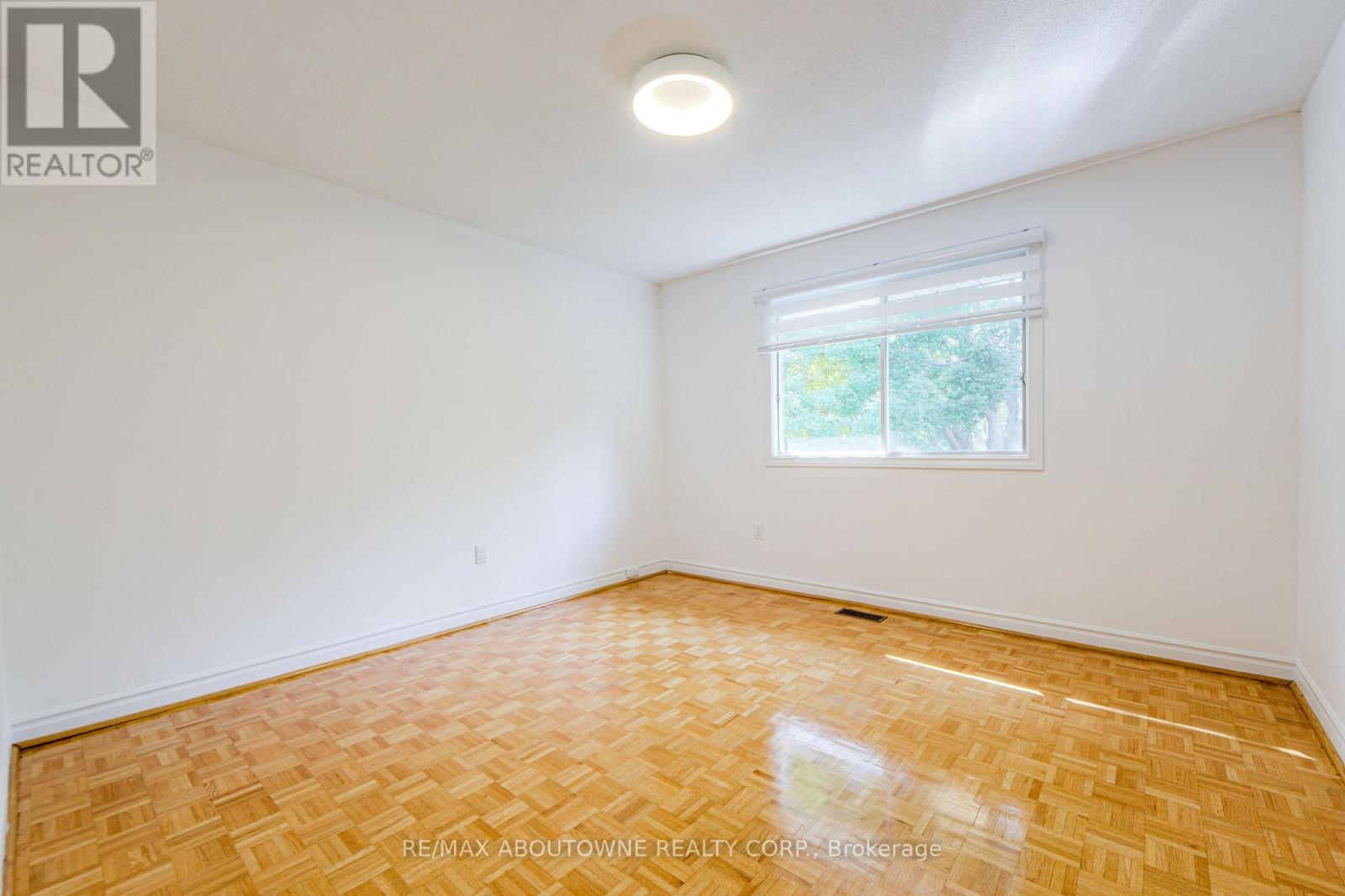 30 Birkbank Drive, Oakville, Ontario  L6J 4Y9 - Photo 24 - W12452096