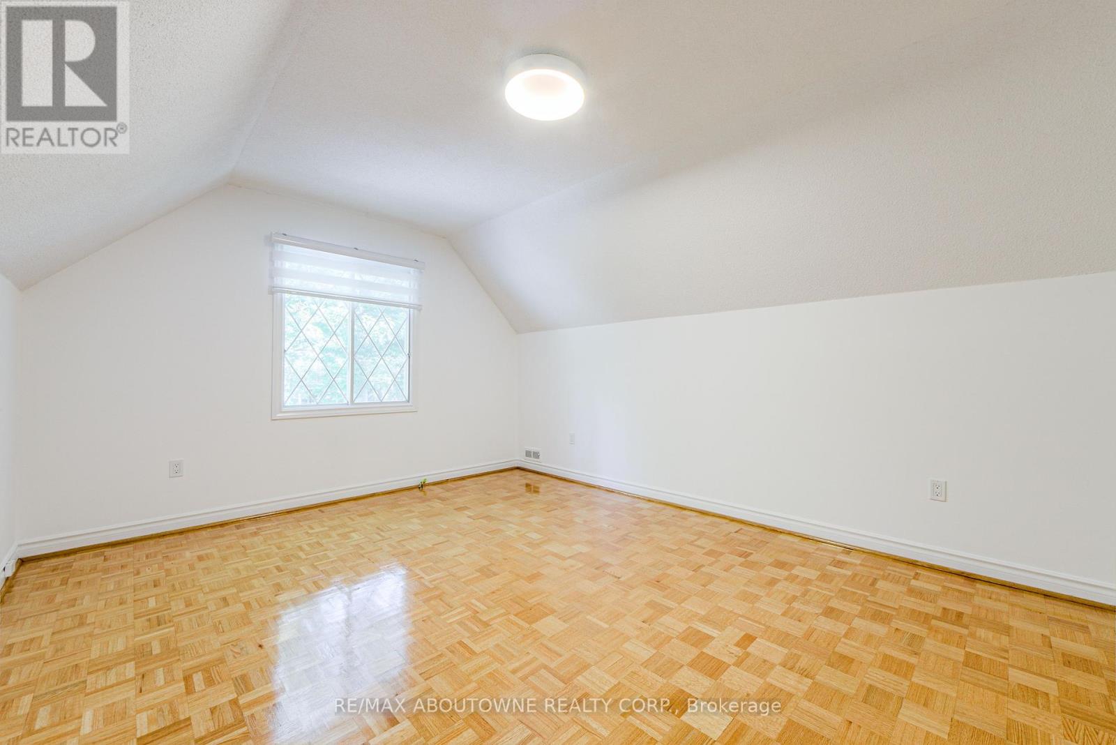 30 Birkbank Drive, Oakville, Ontario  L6J 4Y9 - Photo 25 - W12452096