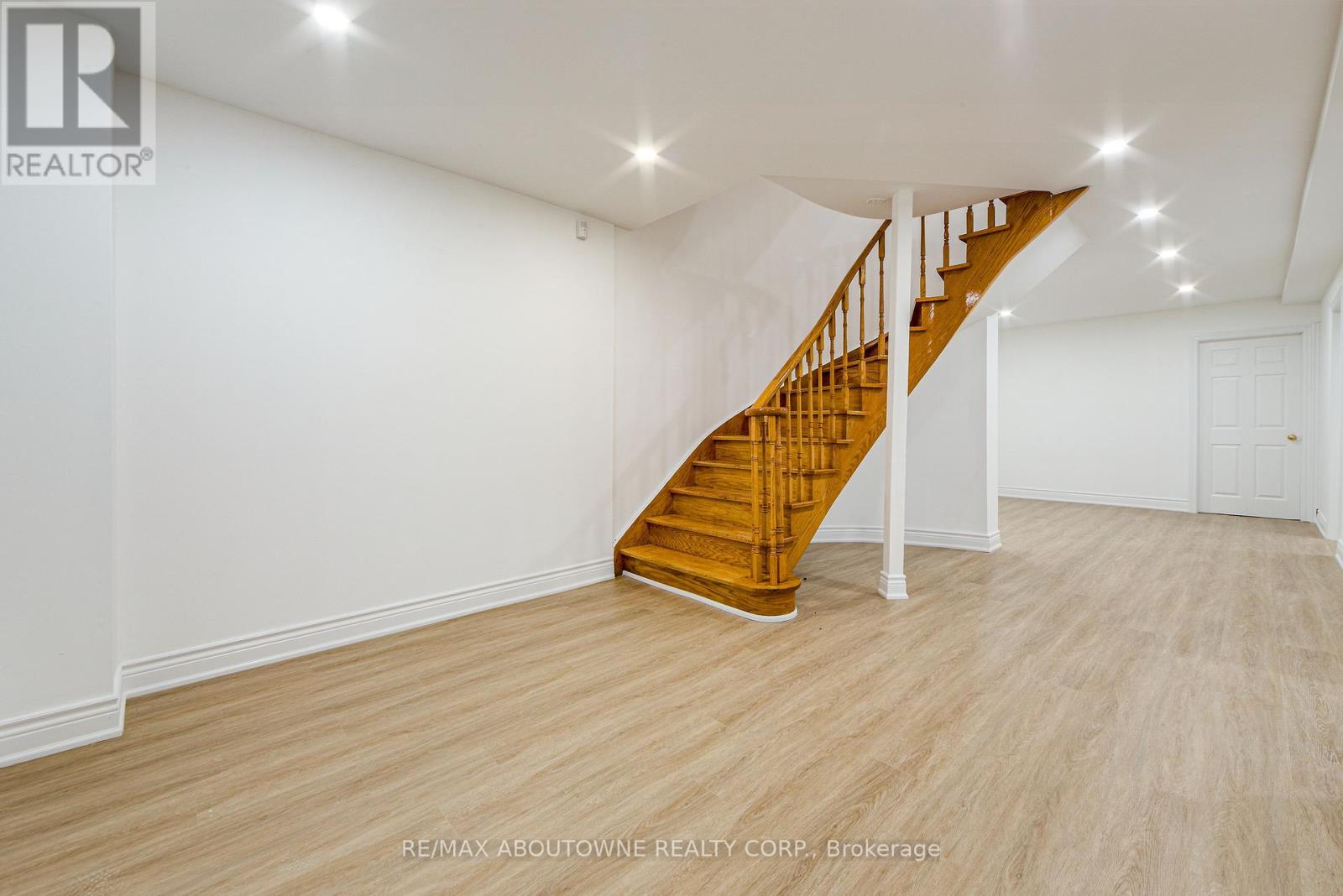 30 Birkbank Drive, Oakville, Ontario  L6J 4Y9 - Photo 27 - W12452096