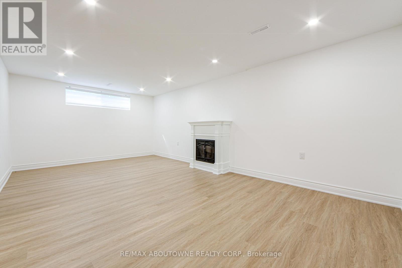 30 Birkbank Drive, Oakville, Ontario  L6J 4Y9 - Photo 28 - W12452096