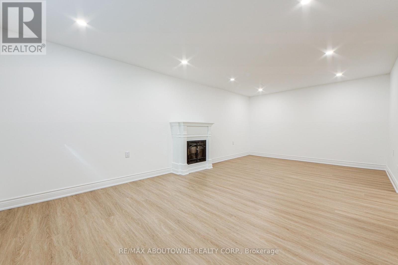 30 Birkbank Drive, Oakville, Ontario  L6J 4Y9 - Photo 29 - W12452096