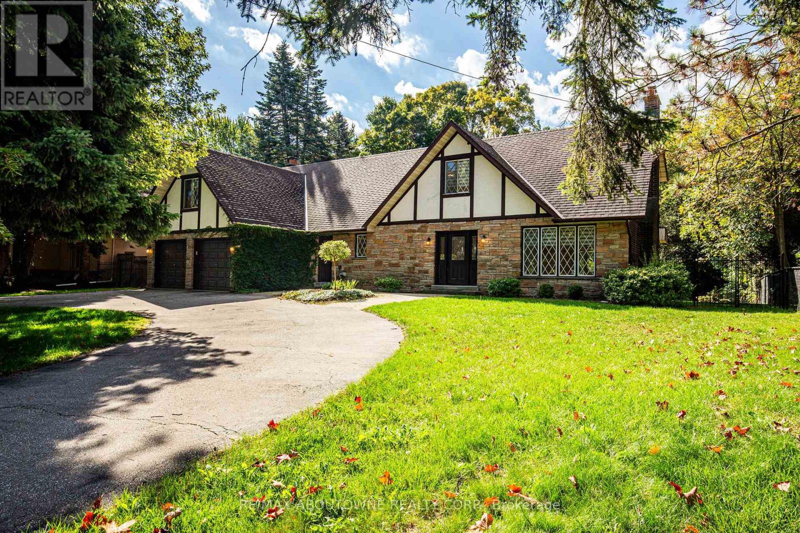 30 Birkbank Drive, Oakville, Ontario  L6J 4Y9 - Photo 3 - W12452096