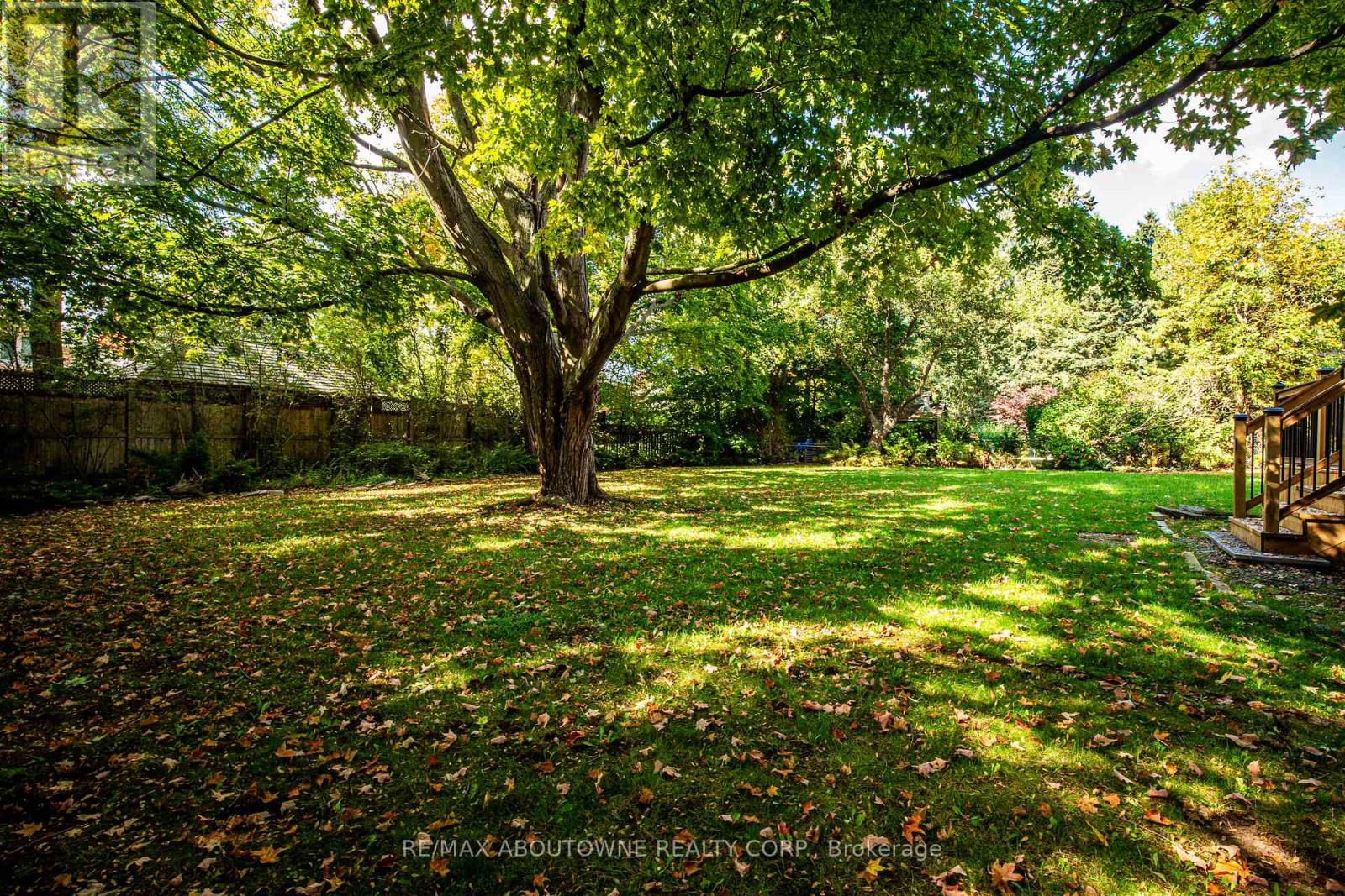 30 Birkbank Drive, Oakville, Ontario  L6J 4Y9 - Photo 31 - W12452096