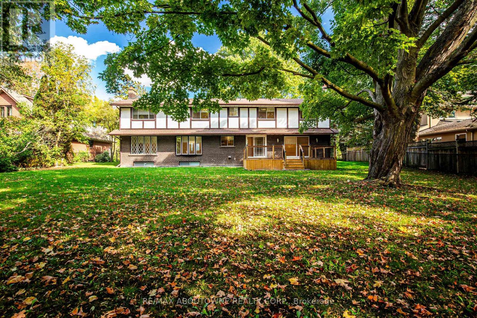 30 Birkbank Drive, Oakville, Ontario  L6J 4Y9 - Photo 32 - W12452096