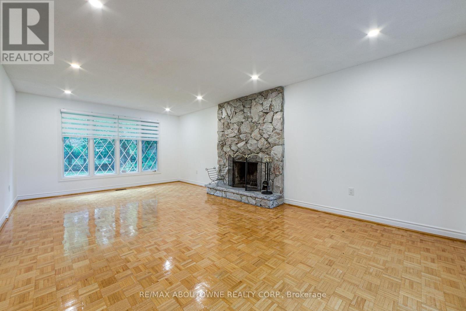 30 Birkbank Drive, Oakville, Ontario  L6J 4Y9 - Photo 6 - W12452096