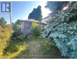 33 WANISKA AVENUE, Toronto, Ontario