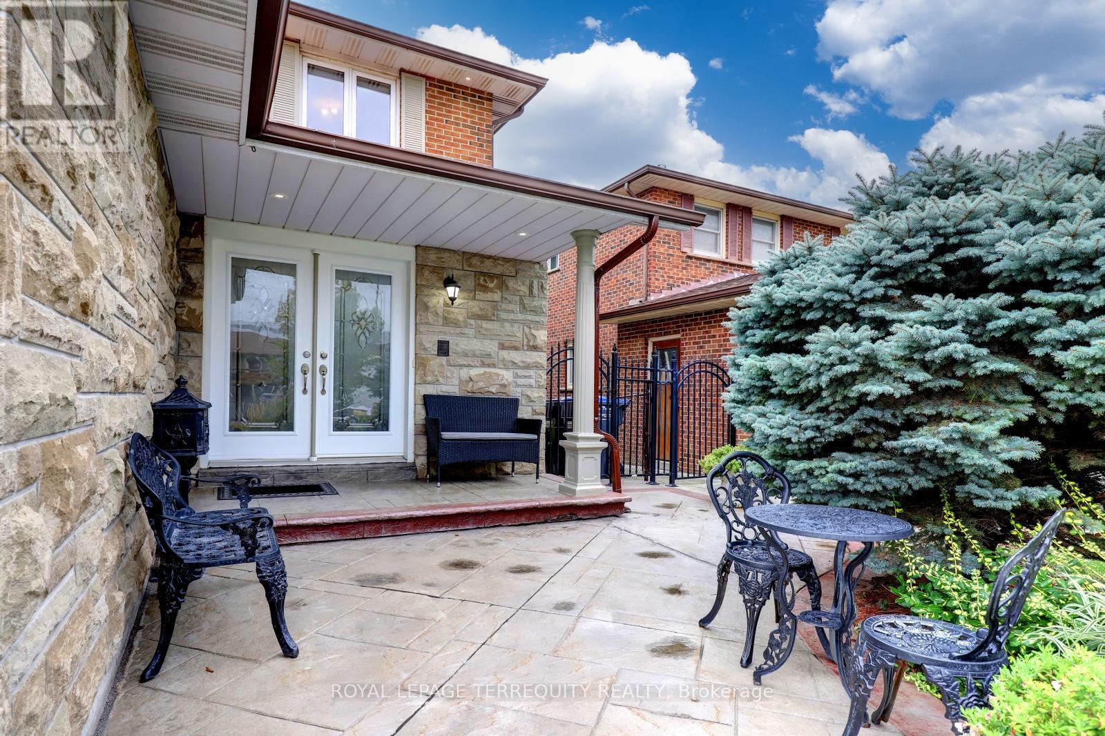 45 Princeton Terrace, Brampton, Ontario  L6S 3S4 - Photo 2 - W12452105