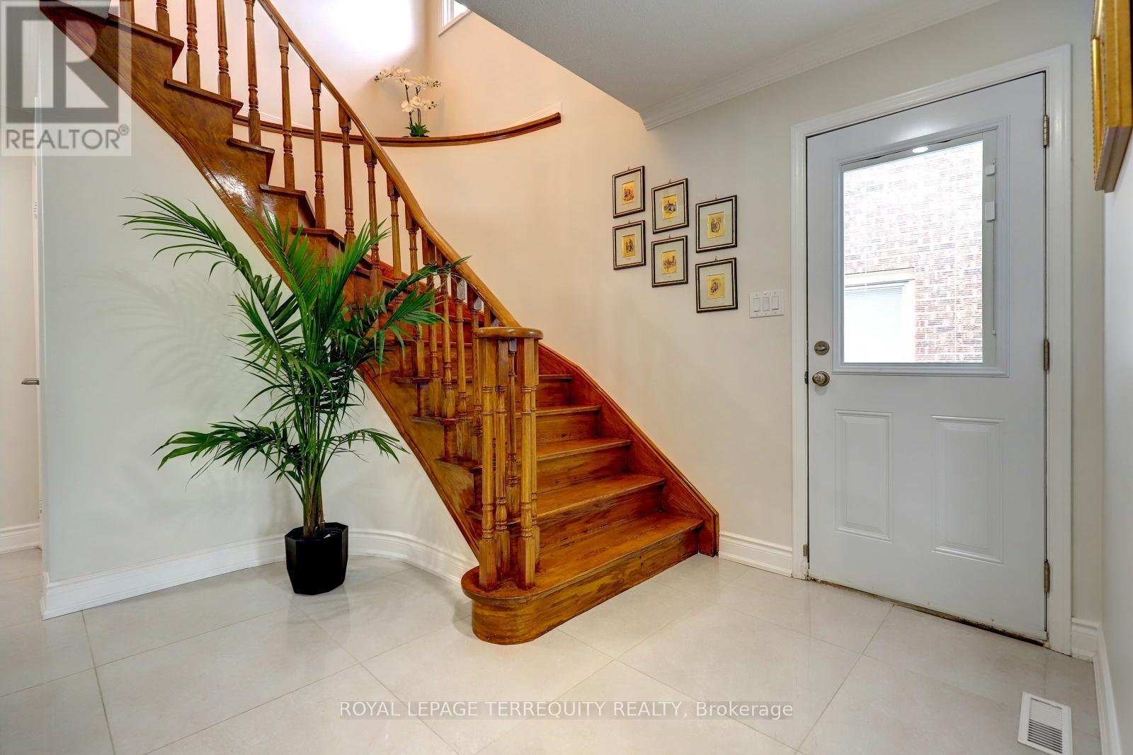 45 Princeton Terrace, Brampton, Ontario  L6S 3S4 - Photo 6 - W12452105