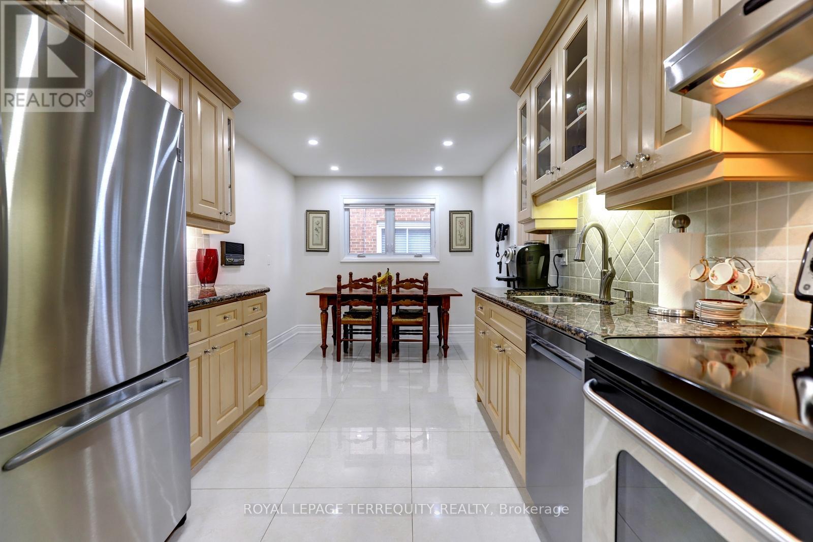 45 Princeton Terrace, Brampton, Ontario  L6S 3S4 - Photo 7 - W12452105