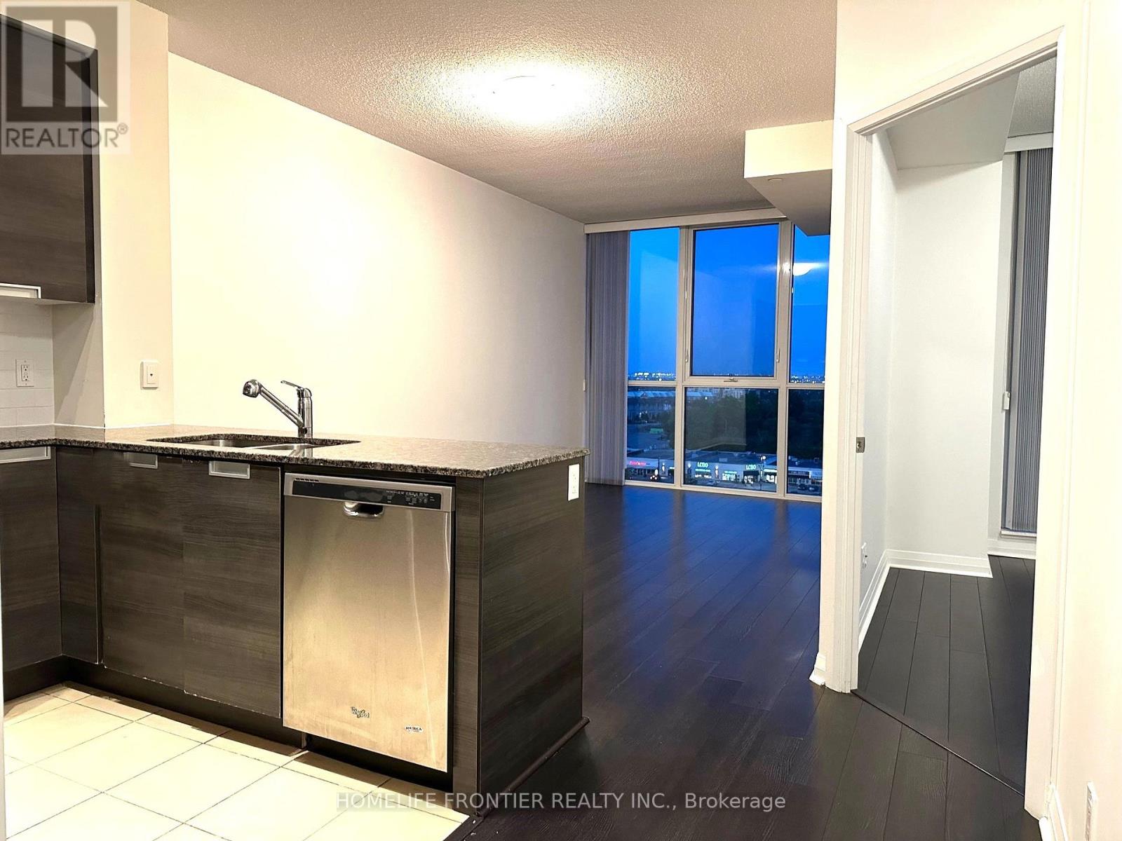 1106 - 55 Eglinton Avenue W, Mississauga, Ontario  L5R 0E4 - Photo 4 - W12452110