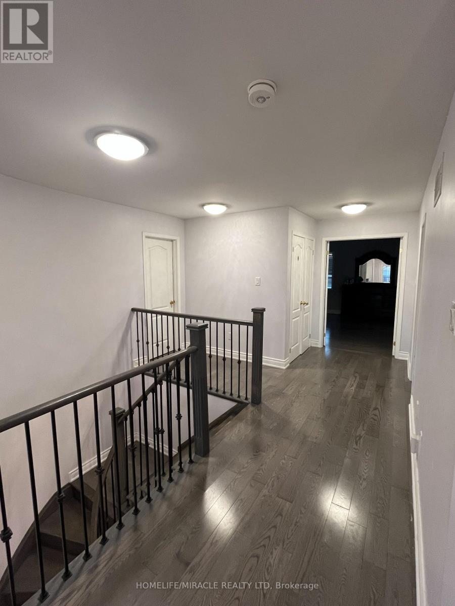 24 Roundstone Drive, Brampton, Ontario  L6X 0K7 - Photo 10 - W12452143