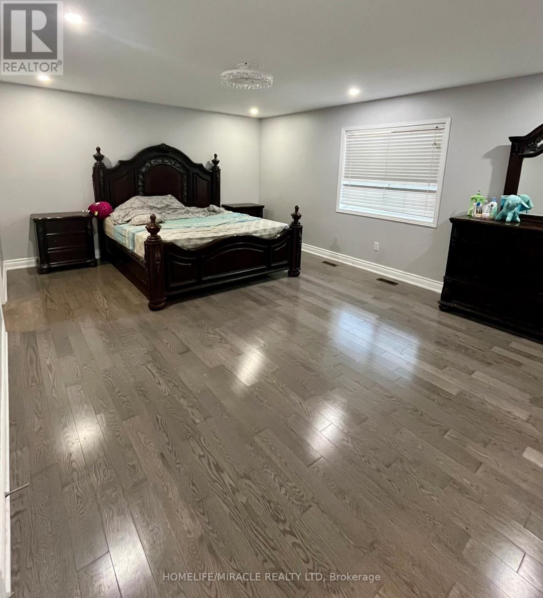 24 Roundstone Drive, Brampton, Ontario  L6X 0K7 - Photo 11 - W12452143