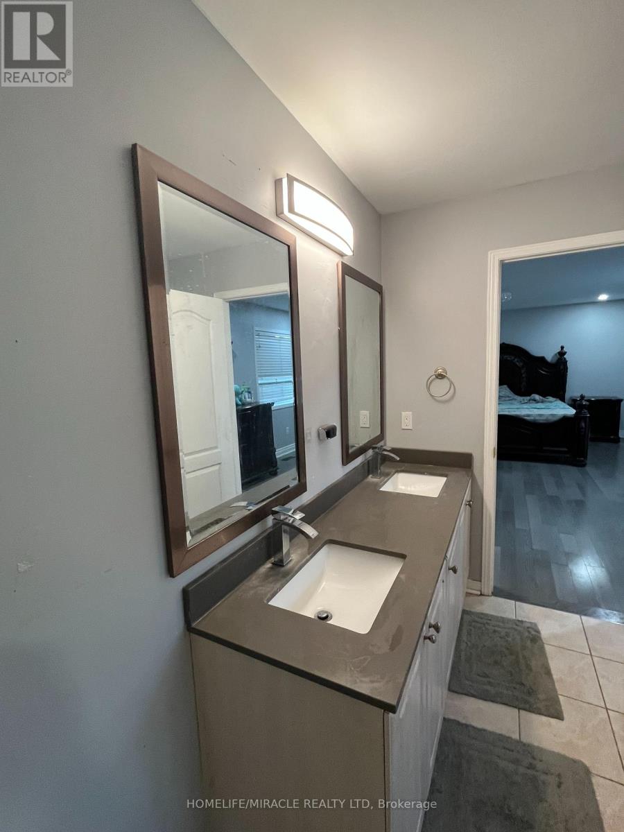 24 Roundstone Drive, Brampton, Ontario  L6X 0K7 - Photo 12 - W12452143